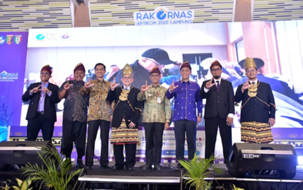 Dua Dosen FIKOM UM Metro Ikuti Rakornas APTIKOM 2025 di Lampung