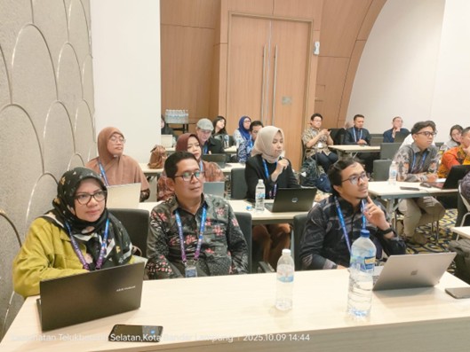 FIKOM UM METRO PERKUAT PENGEMBANGAN KURIKULUM PRODI MELALUI KLINIK OBE DI RAKORNAS APTIKOM 2025