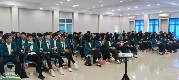 FIKOM UM Metro Siapkan Mahasiswa KKN Melalui Pembekalan Bertema Desa Cerdas dan Mandiri
