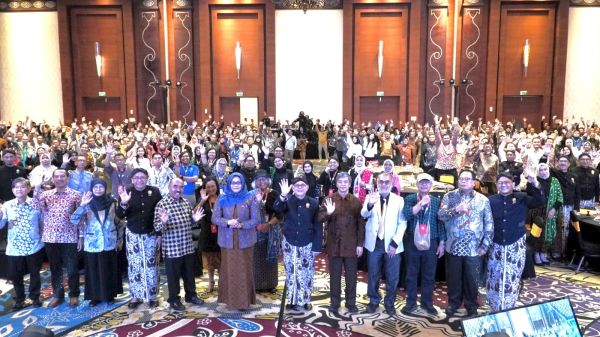 Dekan dan Wakil Dekan I FIKOM UM Metro Hadiri MUNAS VII APTIKOM 2026 di Yogyakarta
